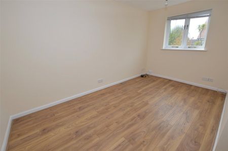 3 bedroom house to rent Peppercorn Close, Colchester, CO4 - Photo 4