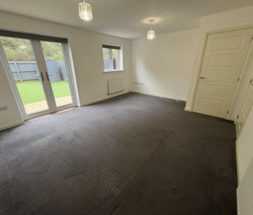 3 bedroom semi-detached house to rent - Photo 2