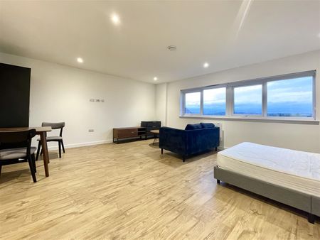 Lincoln House, Bolton - Photo 2