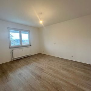 Schöne Etagenwohnung mit Balkon - WBS erforderlich - Photo 2