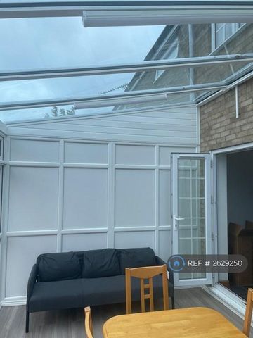 1 bedroom in a house share to rent - Photo 4