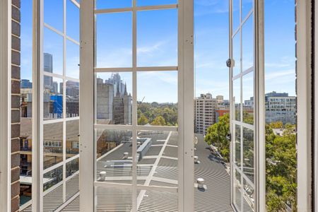 Sleek Renovated Apartment with Rooftop Entertaining - Photo 5