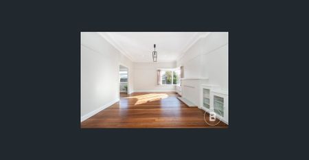 Charming Soldiers Hill Home in Prime Location - Photo 3