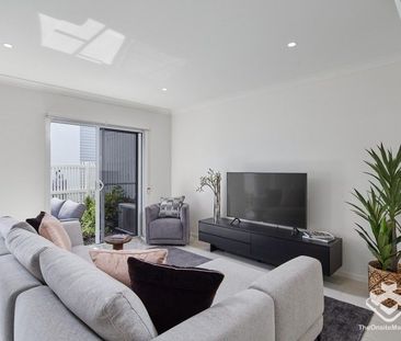 Modern Architecture Town home - Photo 3