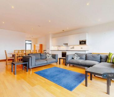 3 bedroom flat to rent - Photo 2
