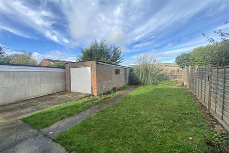 4 bedroom terraced house to rent - Photo 5