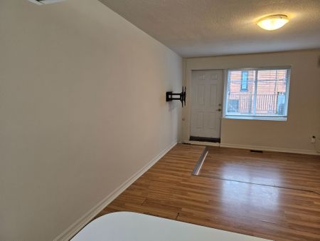 For Lease - 806 College Street Unit# UPPER, Toronto, Ontario - Photo 3