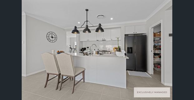 Luxury Near New Home, with Ducted Air-Con - Photo 1