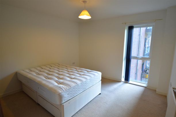 2 bedroom flat - Photo 1