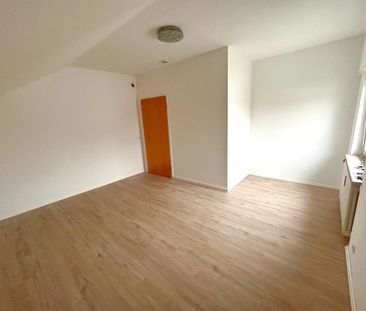 Mitbewohner gesucht. WG-Zimmer in renovierter Wohnung zu vermieten - Foto 1