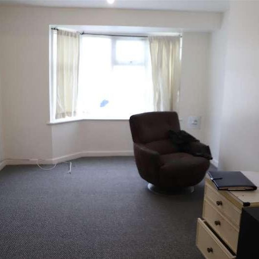 Byron Avenue, Hounslow, TW4 - Photo 1