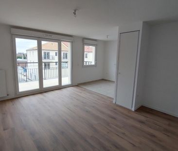 location Appartement T3 DE 62.95m² À VAUJOURS - Photo 1