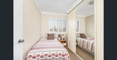 Immaculate Top-Floor, Front-Facing Apartment - Photo 4