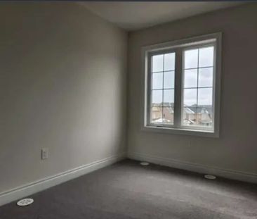 4 bedroom townhouse Oshawa - Photo 4