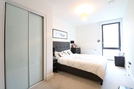 2 Bed Flat, Greater London, E14 - Photo 2