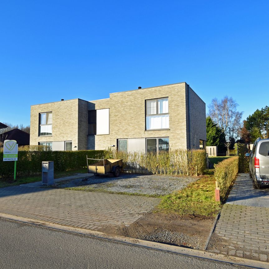 Ruime moderne woning met rustige ligging in Adegem! - Photo 1