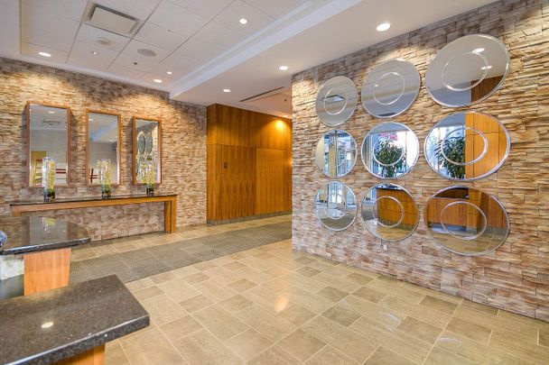 400, Sherbrooke Ouest, Montréal, QC - Photo 1