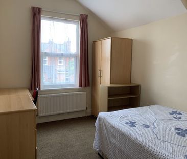 2 Bedrooms in a HMO House - Viewing Highly Recommended - Photo 4