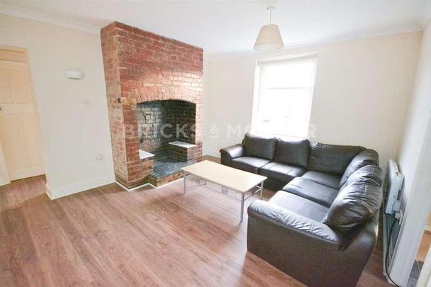 Earsdon Road, Shiremoor, Newcastle Upon Tyne, NE27 - Photo 1