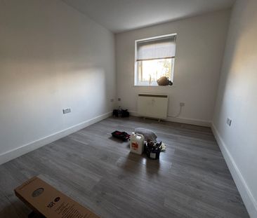 4 Bed Flat, Lake View, SO16 - Photo 4