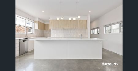 Modern 4 bedroom home in an ideal location! - Photo 5