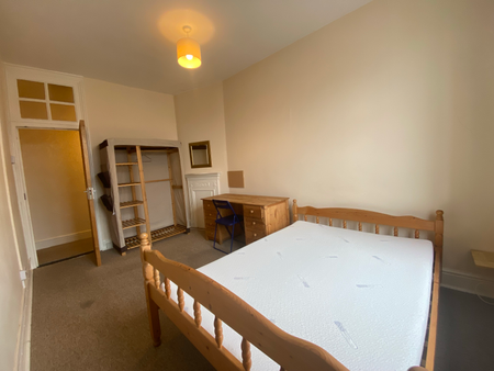 3 bedroom apartment to rent Elm Grove, Southsea, PO5 - Photo 2