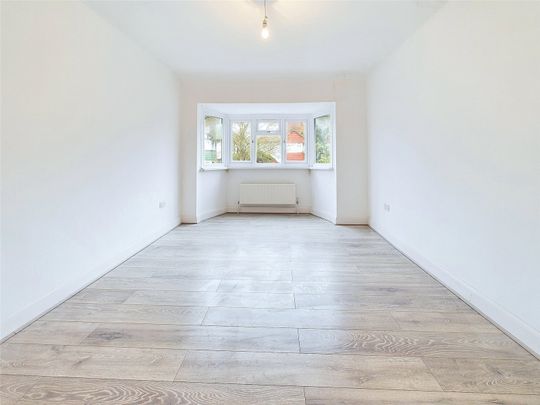 River Way, Twickenham, TW2 - Photo 1