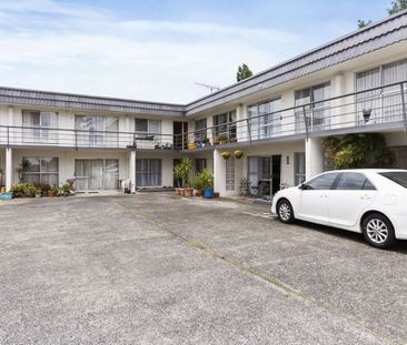 Enjoy effortless living in this well-maintained, ground-floor one-b... - Photo 1