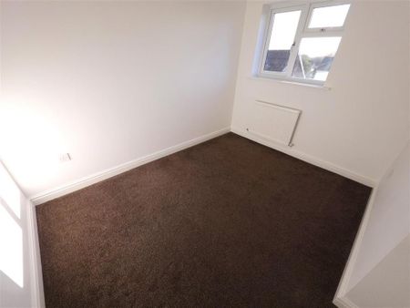 3 bedroom detached house to rent - Photo 2