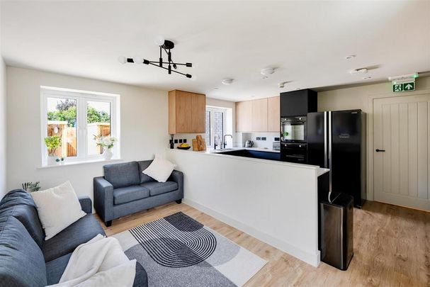 5 bedroom flat to rent - Photo 1