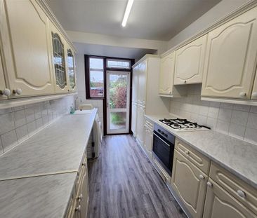 3 bedroom terraced house to rent - Photo 3