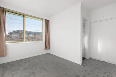 Easy St Kilda Living Near Albert Park Lake & Transport - Photo 2