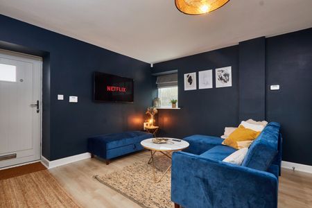 4 Bed Semi-Detached House, Bobbin Row, LS12 - Photo 3