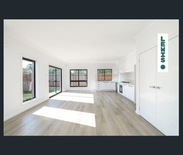 Spacious 2-Bedroom, 2-Bathroom Townhouse with Garage - Photo 1