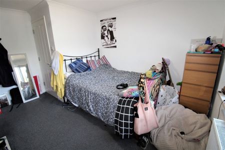 6 bedroom Semi-detached house to rent - Photo 3