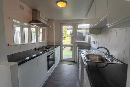 3 bedroom terraced house to rent - Photo 5