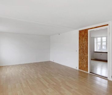 Rummelig 3-værelses lejlighed beliggende i Aalborg centrum - Photo 2