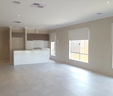 “4 BEDROOM FAMILY HOME!” - Photo 2