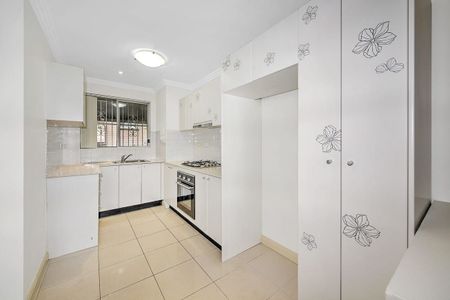 Spacious & Renovated Two Level Apartment - Photo 4