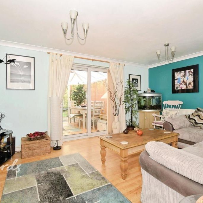 3 bedroom semi-detached house to rent - Photo 1