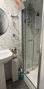 Studio Flat, Bronte Close, IG2 - Photo 4