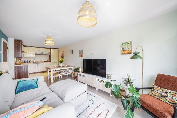 2 Bed Flat, Fuller Court, N8 - Photo 1
