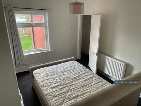 3 bedroom end of terrace house to rent - Photo 5