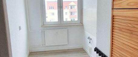 Familienfreundliche Anlage: gepflegte 3 Raum Wohnung mit Loggia zentral in Bad Düben - Photo 1