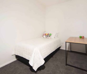 2 Bedrooms in CONNECT Apartment - Photo 2