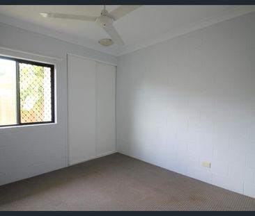 Four bedroom home with spacious yard - Photo 4