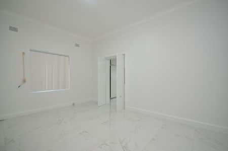 Renovated 3 Bedroom House&excl; - Photo 2