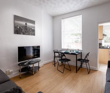 5 bedroom semi-detached house to rent - Photo 1