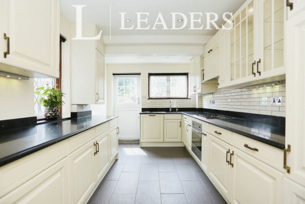 2 bedroom mid-terrace to rent Albert Road, Bromley, BR2 - Photo 1