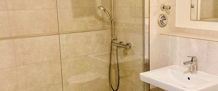 Gehoben: Neubau, Erstbezug, 2ZKB mit Einbauküche und Balkon - Foto 1